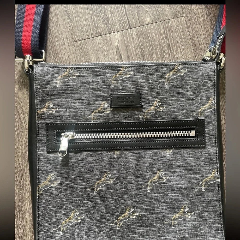 Gucci crossbody - Picture 1 of 5